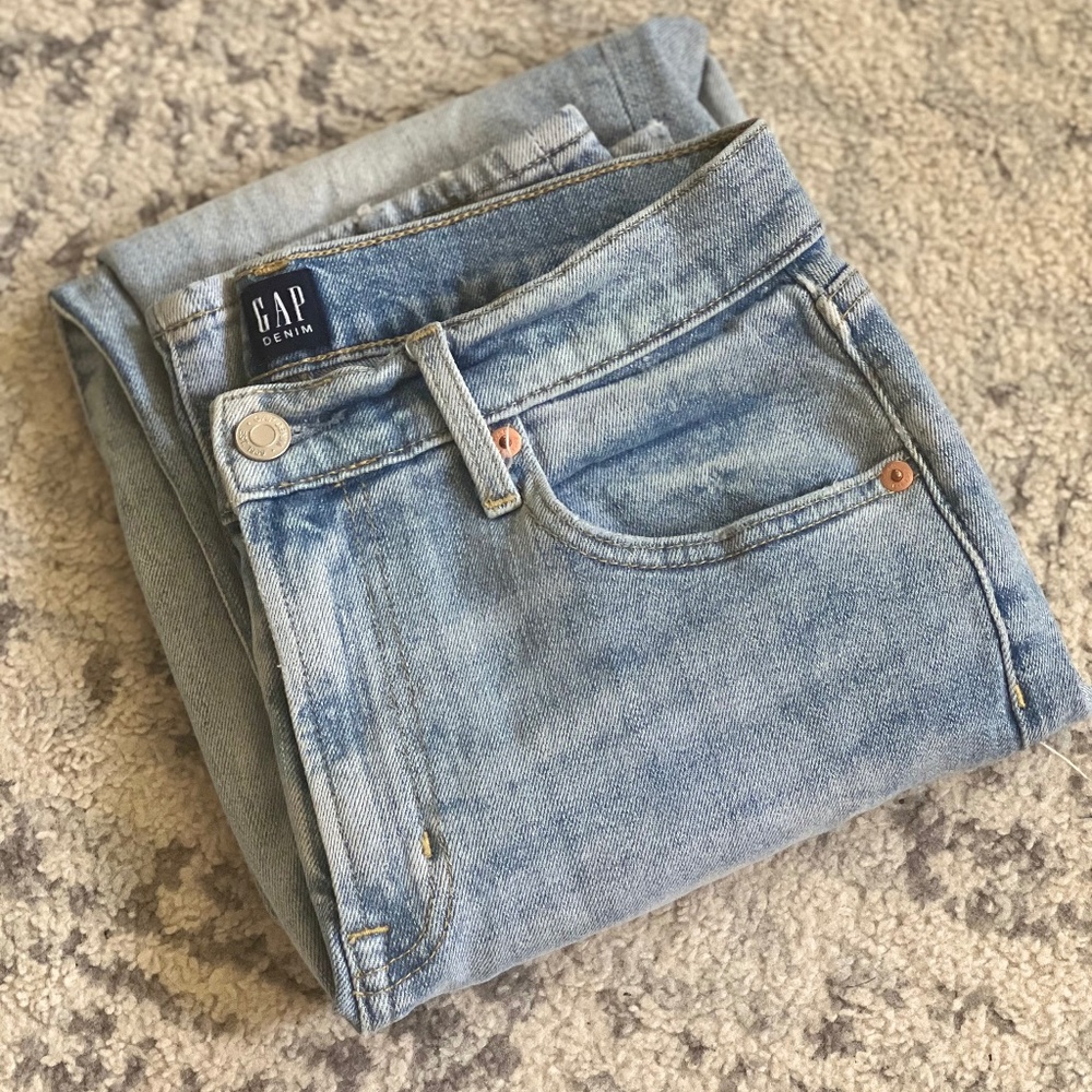 Gap High Rise Girlfriend Jeans, Size 27